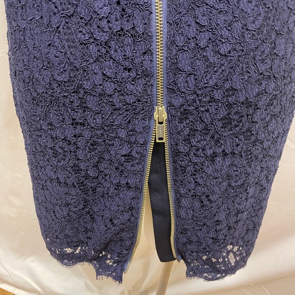 Caché Navy Blue Lace Dress. Size 0 - Picture 6 of 9